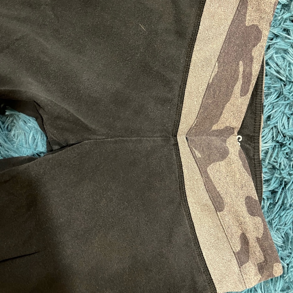 SO Camo Flare legged leggings / size small